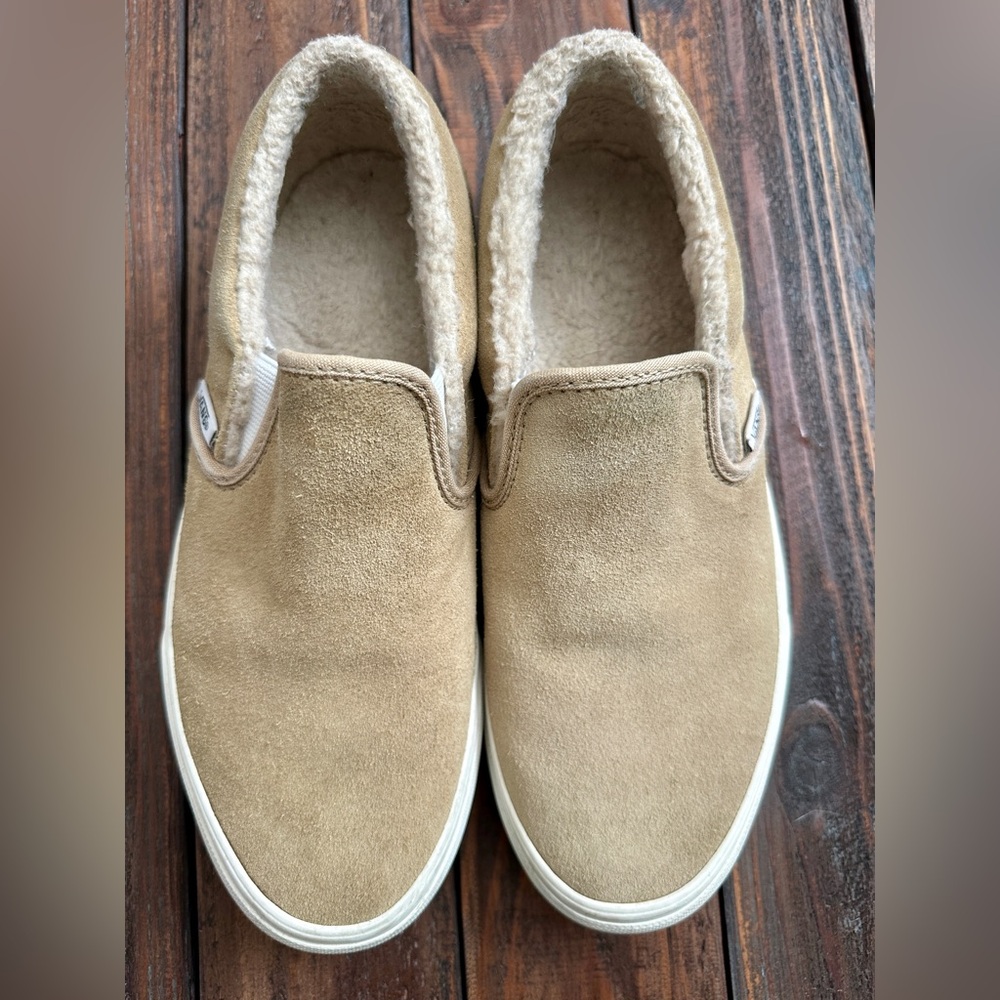 VANS Women’s Asher Slip-on Shoe
M/6.5  W/8